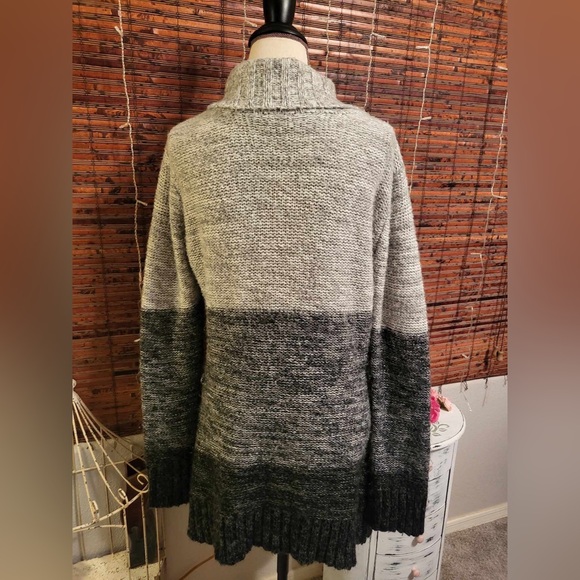 KissIt sweater. - Picture 3 of 5